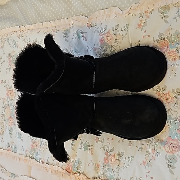 UGG Boots - Picture 3 of 13